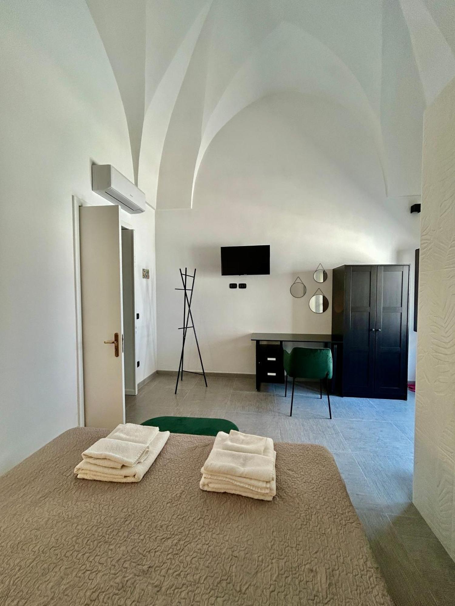 Nonno Uccio Apartment Castri di Lecce Luaran gambar